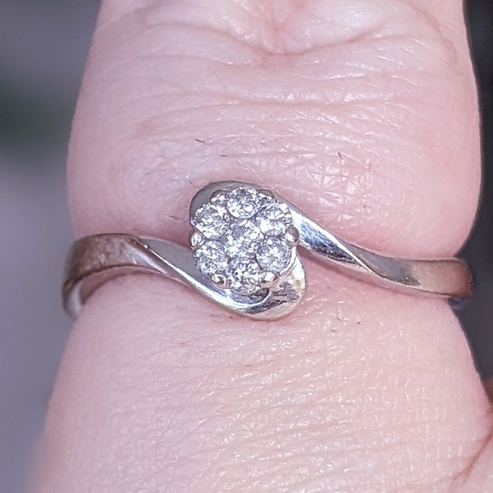 10K white gold diamond cluster ring